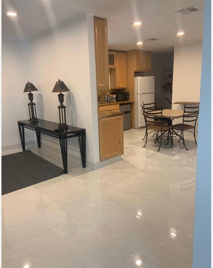 Room & Private Bathroom Boca Raton Exterior foto