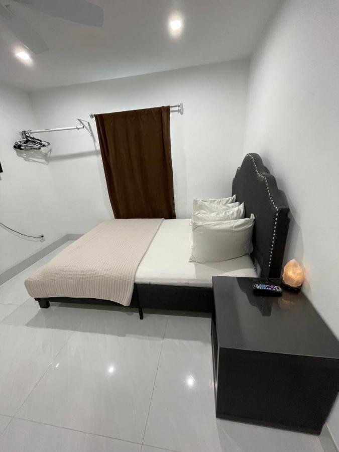 Room & Private Bathroom Boca Raton Exterior foto